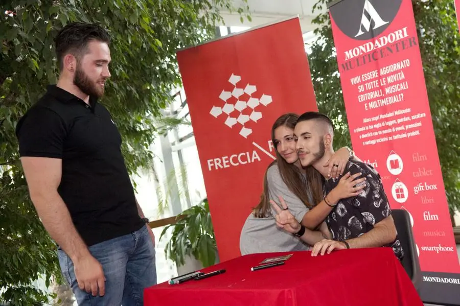 Folla di fan per Madh