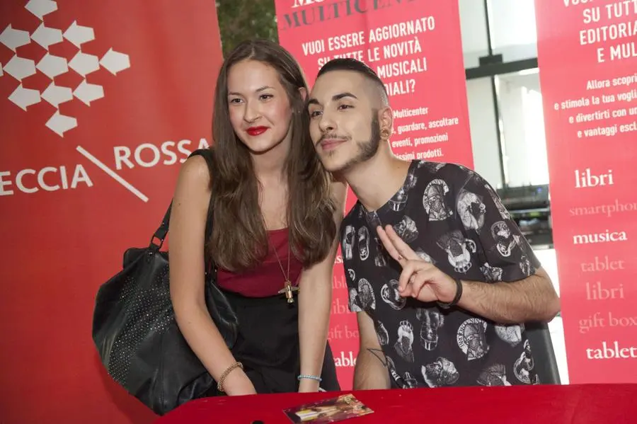 Folla di fan per Madh