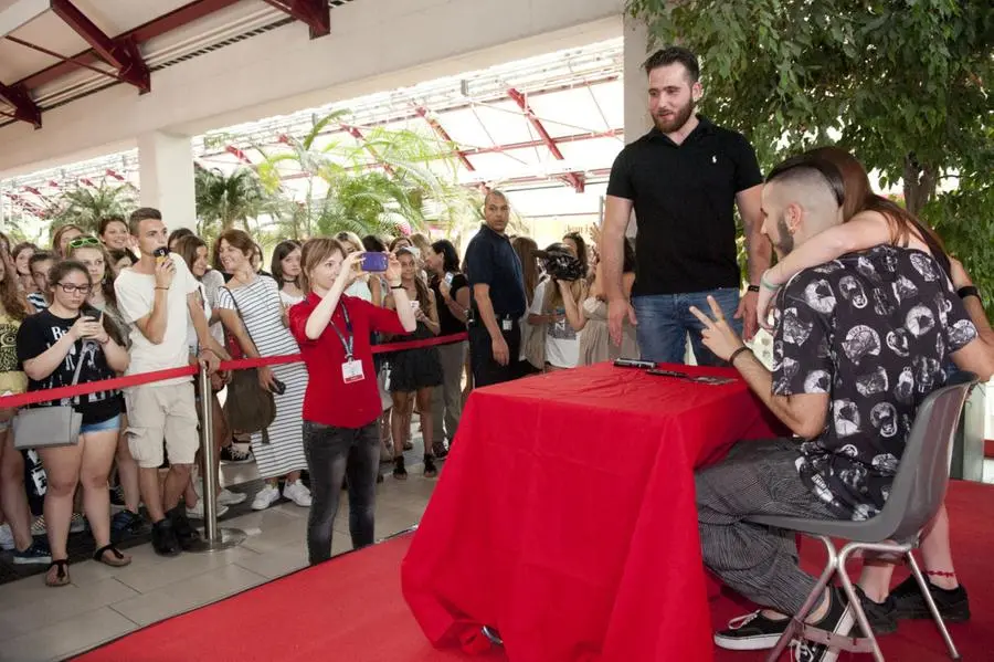 Folla di fan per Madh