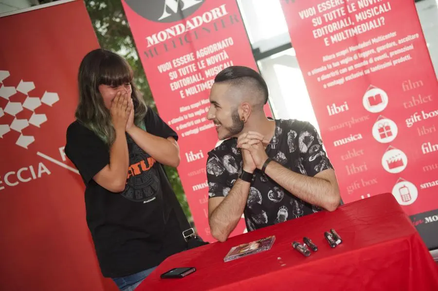 Folla di fan per Madh