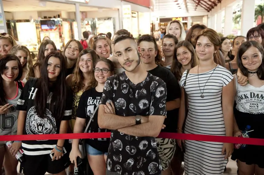 Folla di fan per Madh