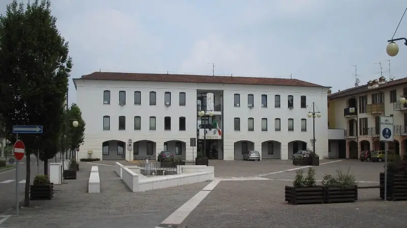 Il municipio di Comezzano