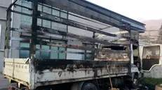 Il furgone incendiato