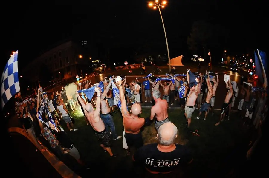 La festa dei tifosi in piazza Repubblica