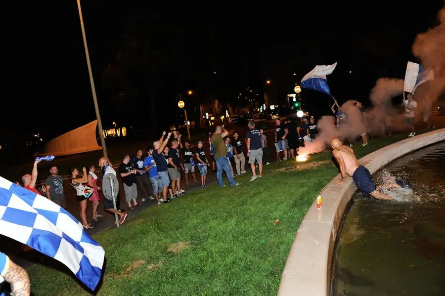 La festa dei tifosi in piazza Repubblica