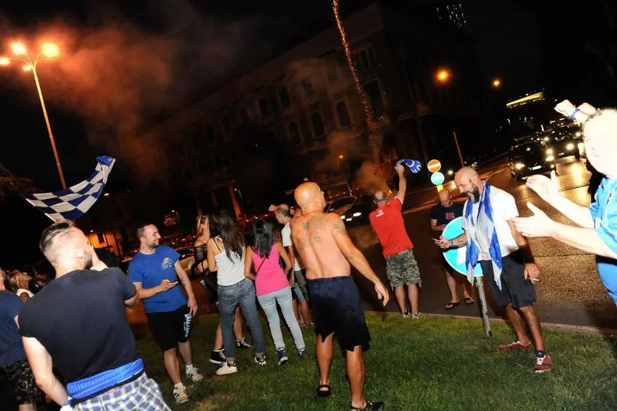 La festa dei tifosi in piazza Repubblica