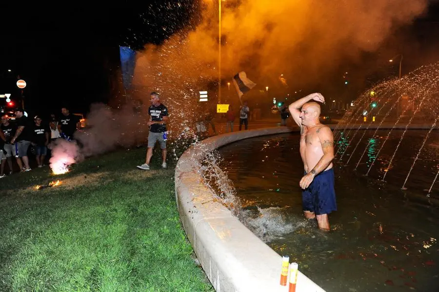 La festa dei tifosi in piazza Repubblica