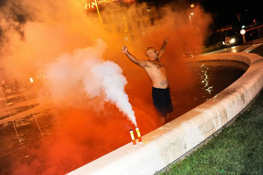 La festa dei tifosi in piazza Repubblica