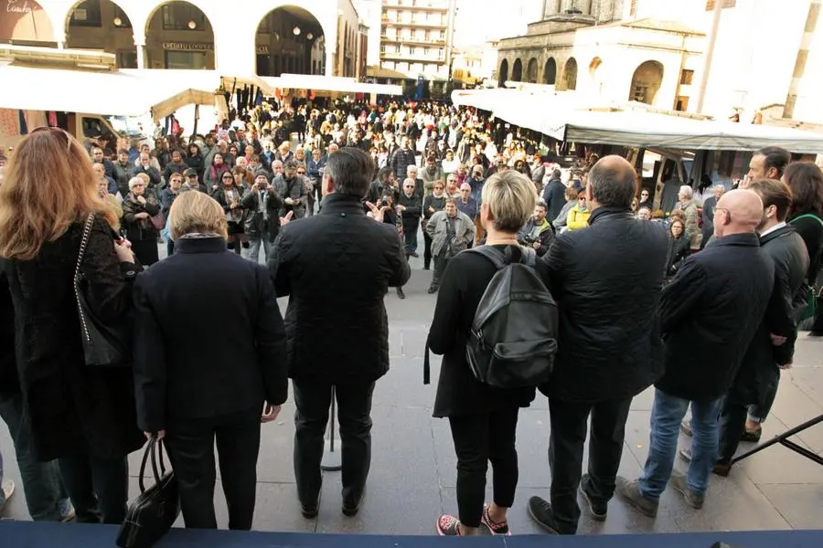 L'inaugurazione del nuovo mercato del sabato mattina