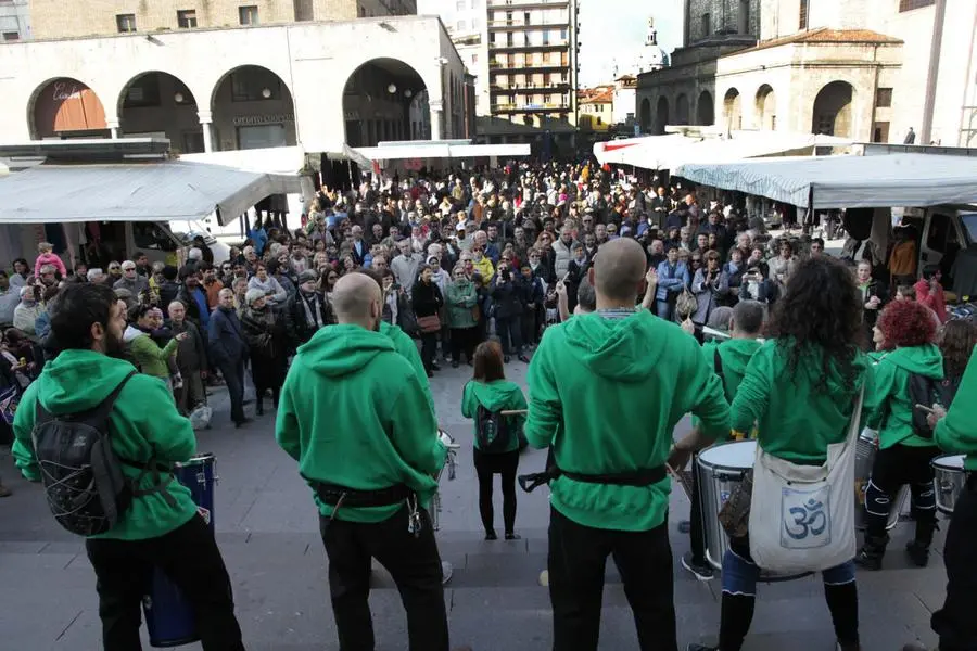 L'inaugurazione del nuovo mercato del sabato mattina