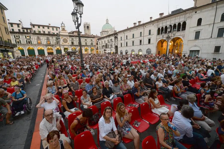 Il trio Il Volo in concerto in piazza Loggia