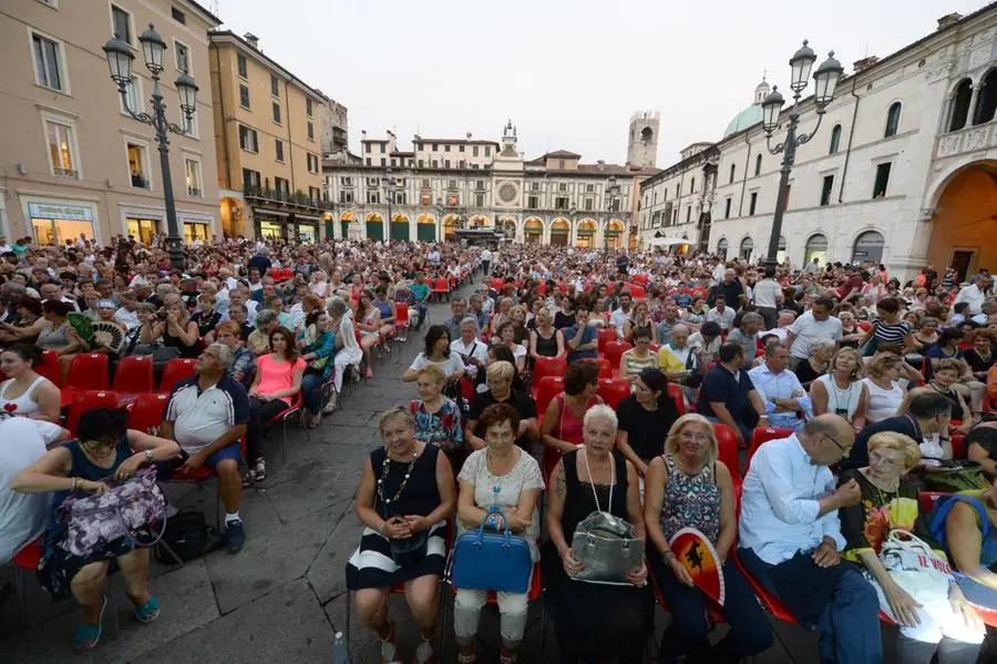 Il trio Il Volo in concerto in piazza Loggia