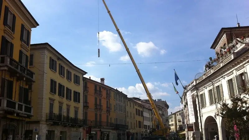 L'autogrù in corso Zanardelli