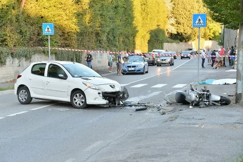 Schianto fatale per un 44enne