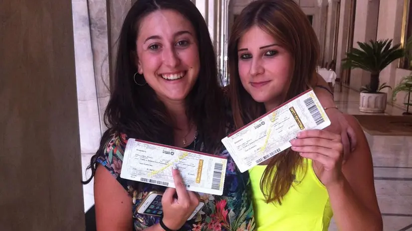 Petra e Lara, vincitrici della caccia al tesoro organizzata da Anastacia