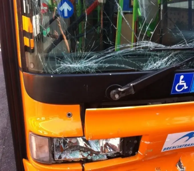 Gli autobus dopo l'incidente