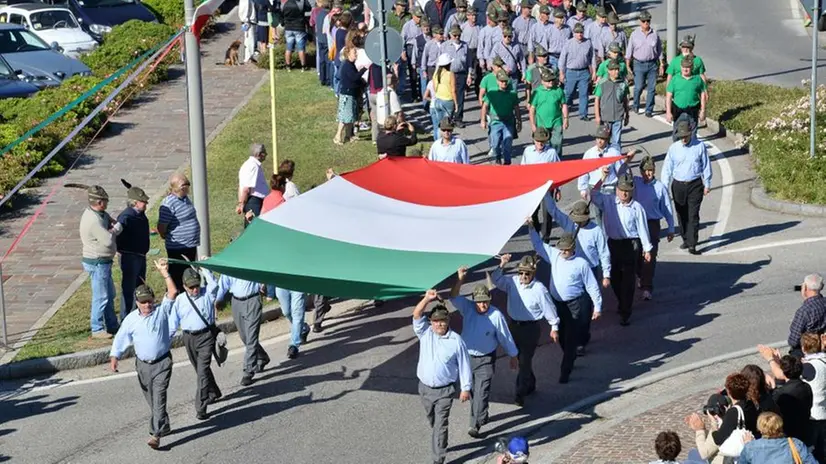 L'Adunata sezionale degli Alpini a Roè Volciano