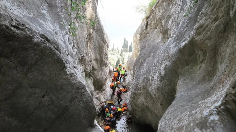 L'esercitazione in forra del Soccorso Alpino
