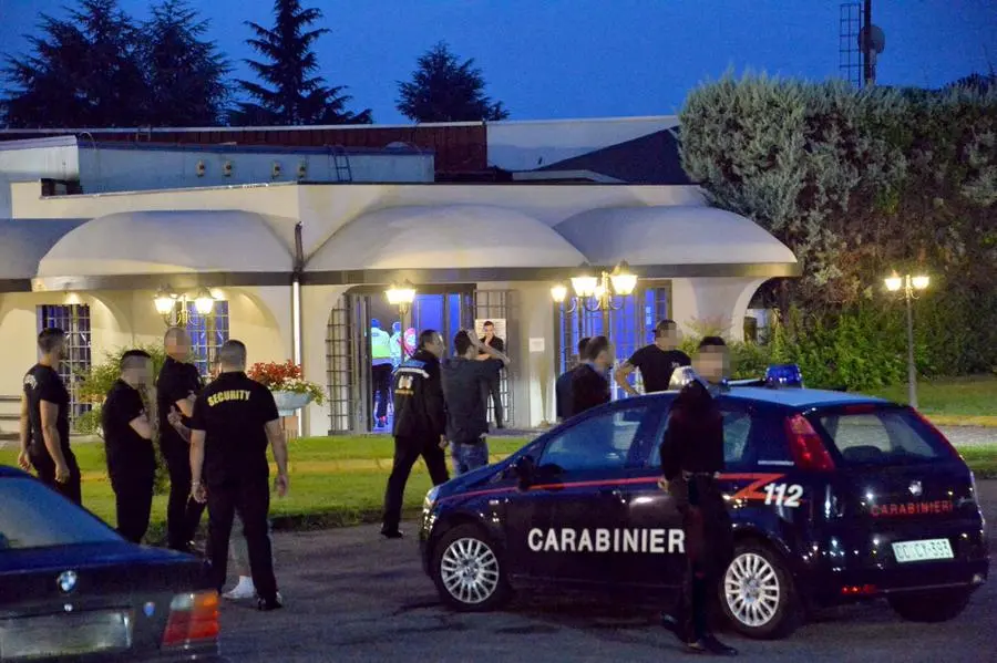 Lite violenta, carabinieri e ambulanze al Number One