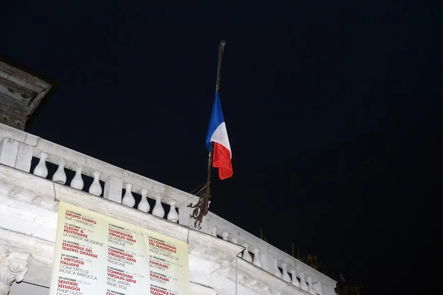 Corso Zanardelli, la commemorazione delle vittime di Parigi