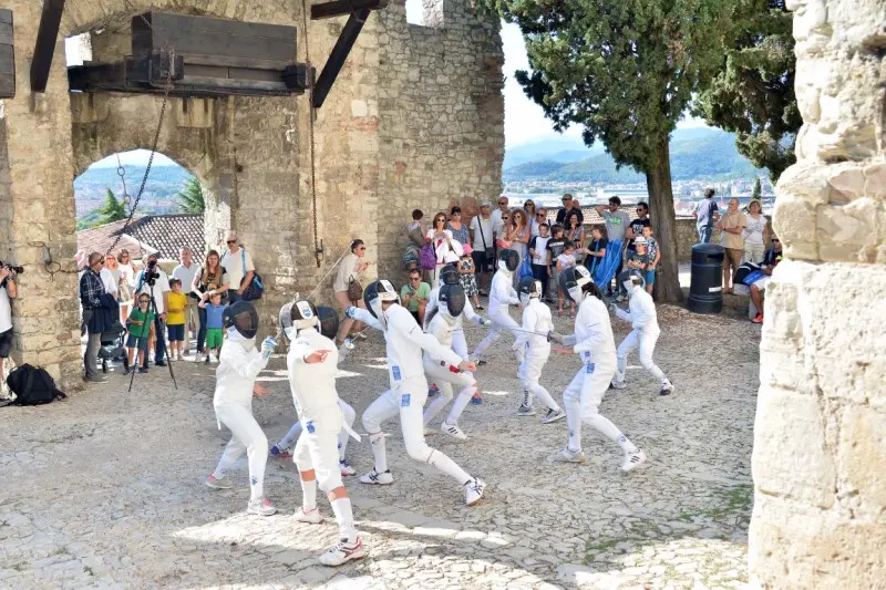Cassarà e fioretto, flash mob in Castello