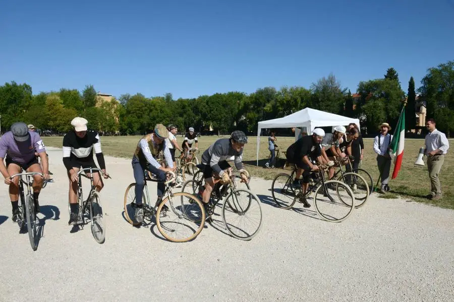 Il cicloraduno vintage a Campo Marte