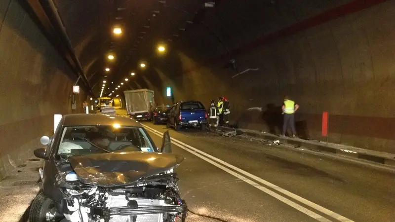 Schianto in galleria a Vobarno