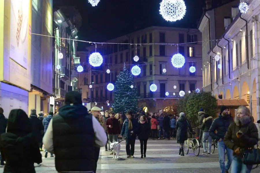 La festa per l'inaugurazione degli eventi per il Natale a Brescia
