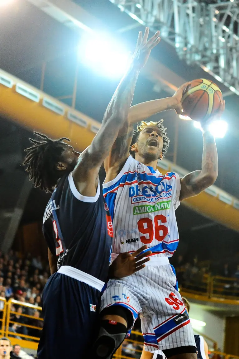 Basket, la Centrale batte la Fortitudo Bologna