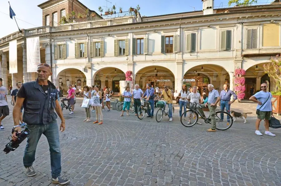Un pezzo di balcone cade in corso Zanardelli
