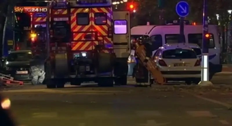 Parigi, le immagini degli attentati