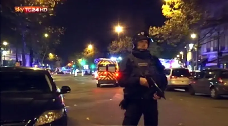 Parigi, le immagini degli attentati
