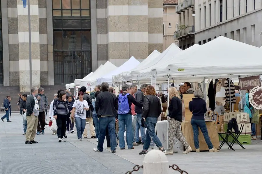 Il mercato bio in piazza Vittoria