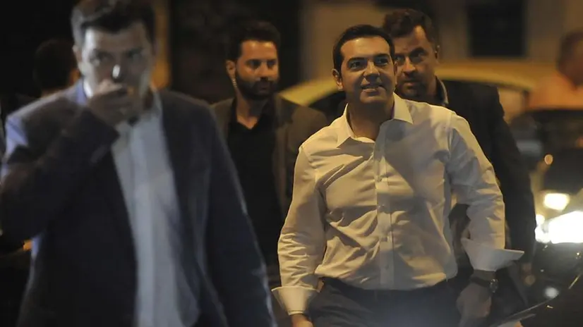 Tsipras trionfa in Grecia, la piazza esulta