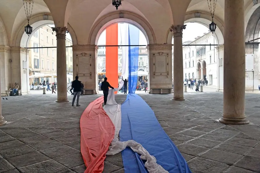 La bandiera francese fuori dalla Loggia