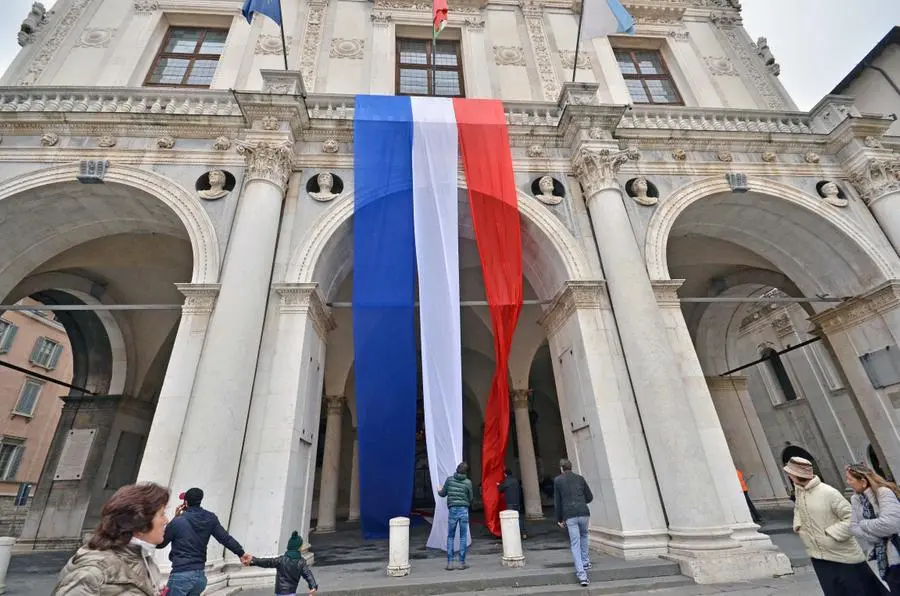 La bandiera francese fuori dalla Loggia