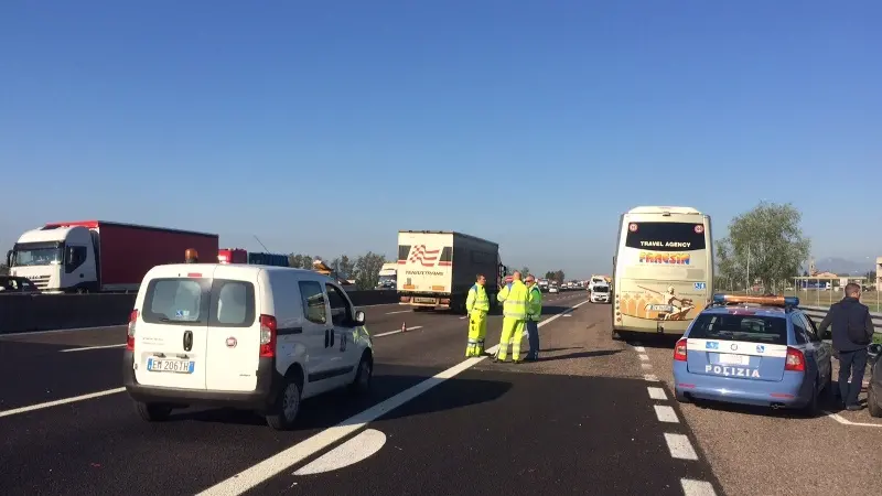 Incidenti in A4, 4 pullman coinvolti
