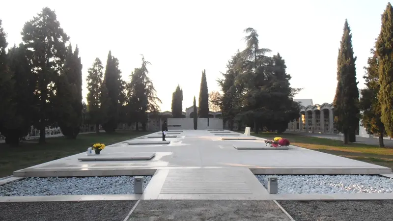Uno scorcio del cimitero di Bagnolo Mella
