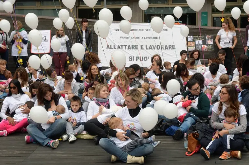 Flash mob per l'allattamento