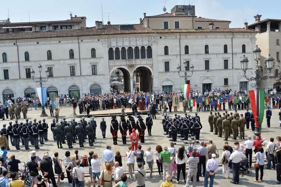 Le celebrazioni del 2 giugno in piazza Loggia