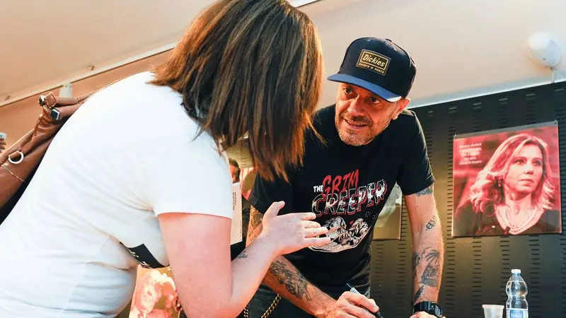 Max Pezzali alla Feltrinelli