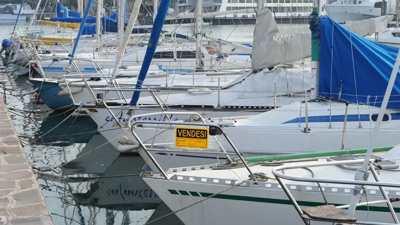 Barche ormeggiate nel porto di Desenzano