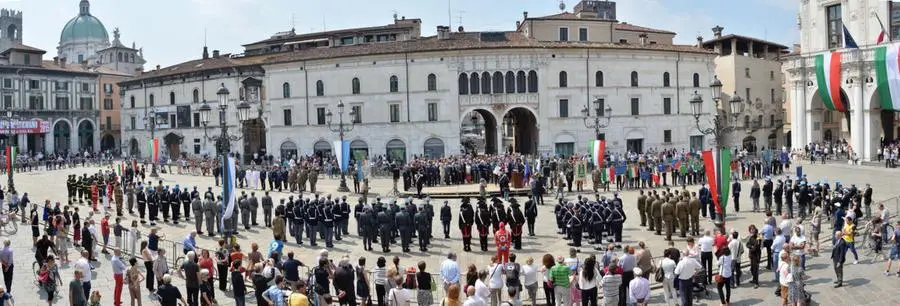 Le celebrazioni del 2 giugno in piazza Loggia