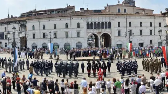 Le celebrazioni del 2 giugno in piazza Loggia