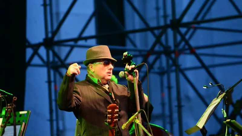 Van Morrison in piazza Loggia