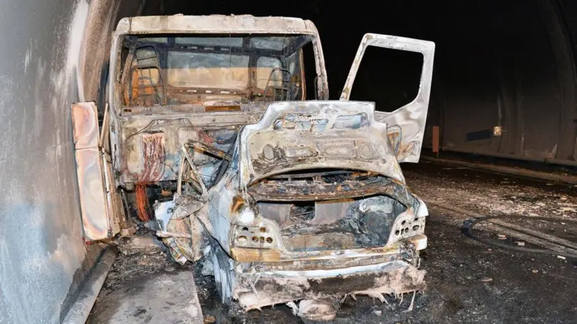 Lo schianto in galleria a Gavardo: cosa resta dei mezzi