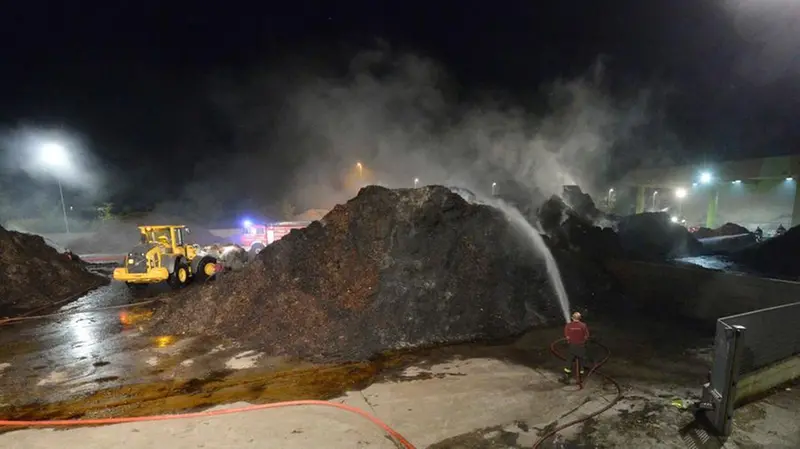 Incendio alla centrale a biomasse