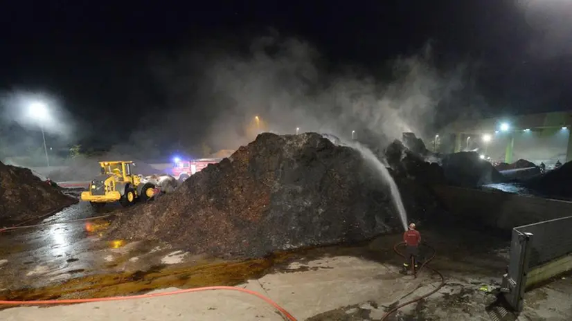 Incendio alla centrale a biomasse