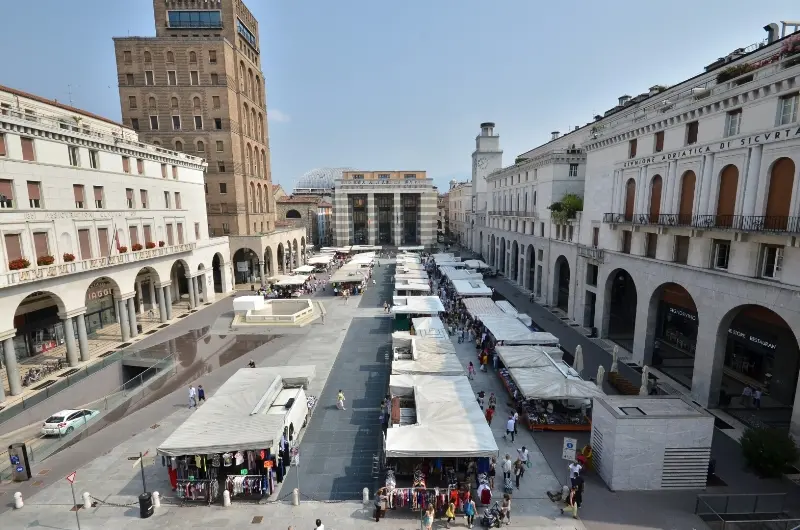 Il mercato visto dall'alto
