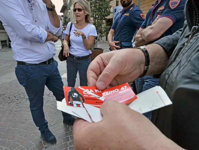 Il gazebo della Lega danneggiato